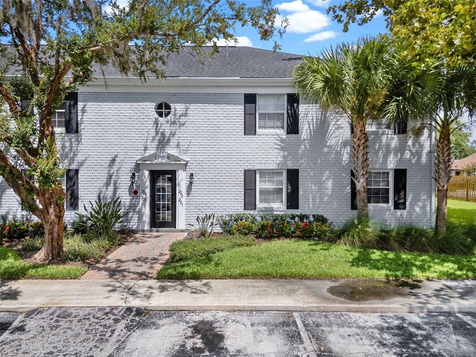 For Sale: $179,900 (2 beds, 2 baths, 953 Square Feet)