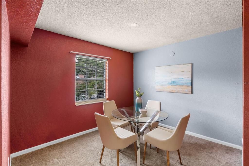 For Sale: $179,900 (2 beds, 2 baths, 953 Square Feet)