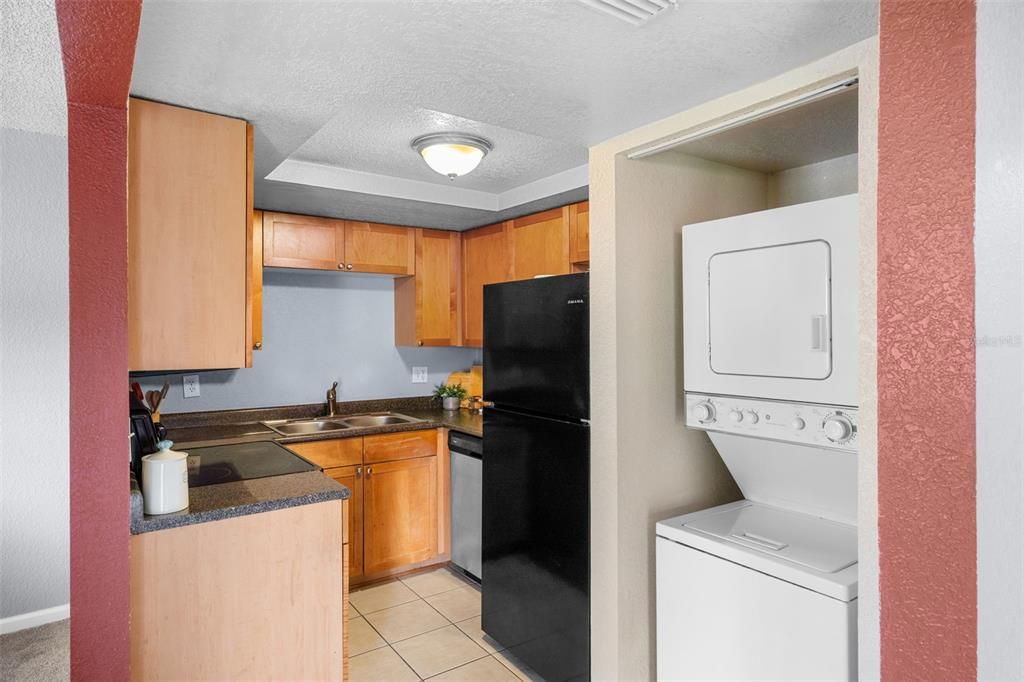 For Sale: $179,900 (2 beds, 2 baths, 953 Square Feet)