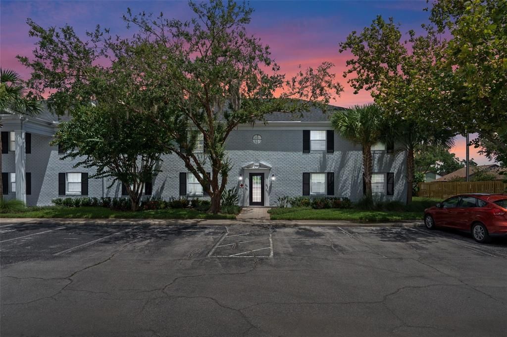 For Sale: $179,900 (2 beds, 2 baths, 953 Square Feet)