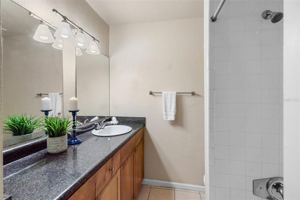 For Sale: $179,900 (2 beds, 2 baths, 953 Square Feet)