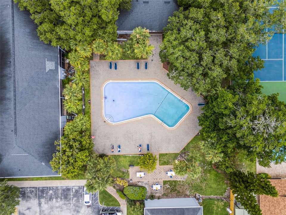 For Sale: $179,900 (2 beds, 2 baths, 953 Square Feet)