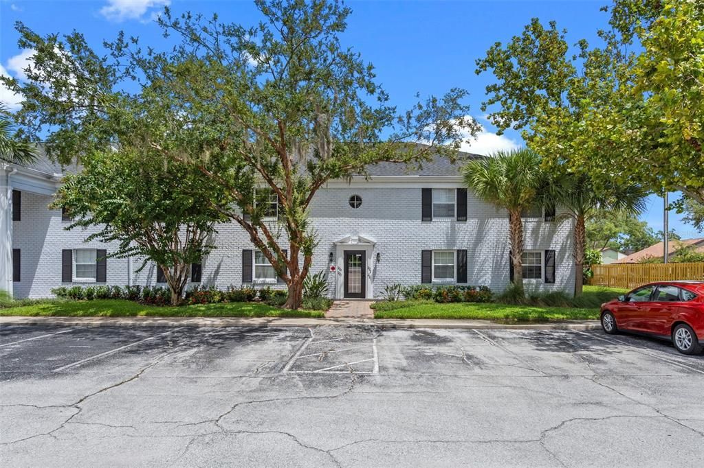 For Sale: $179,900 (2 beds, 2 baths, 953 Square Feet)