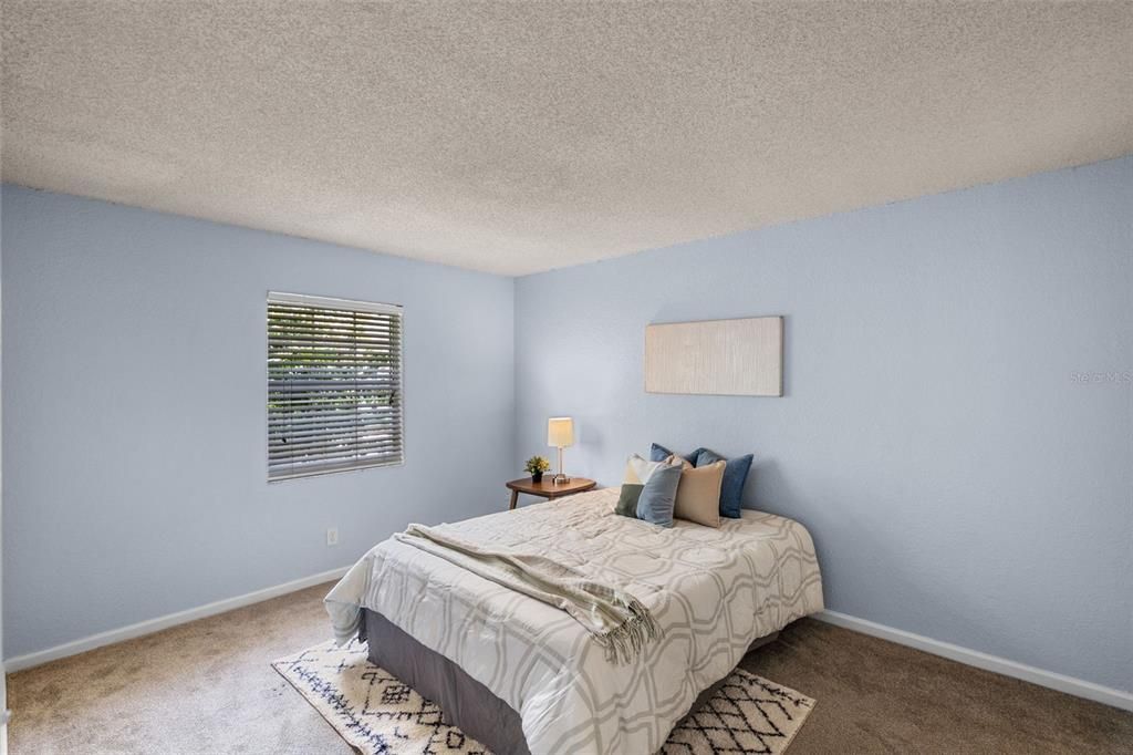 For Sale: $179,900 (2 beds, 2 baths, 953 Square Feet)