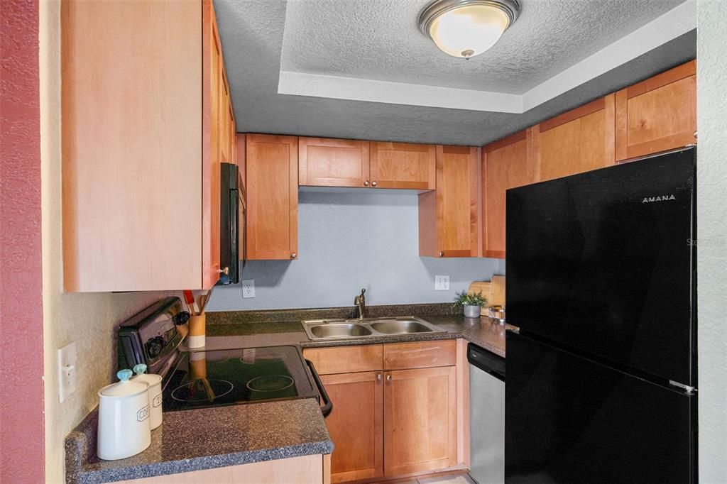 For Sale: $179,900 (2 beds, 2 baths, 953 Square Feet)