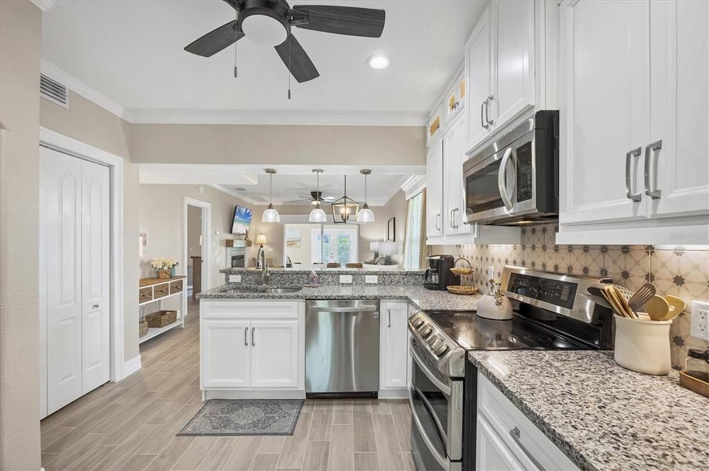 For Sale: $270,000 (2 beds, 2 baths, 1188 Square Feet)