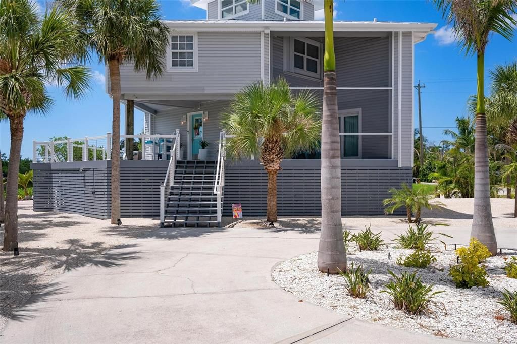 For Sale: $1,550,000 (3 beds, 3 baths, 2374 Square Feet)