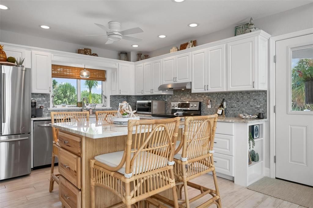 For Sale: $1,550,000 (3 beds, 3 baths, 2374 Square Feet)