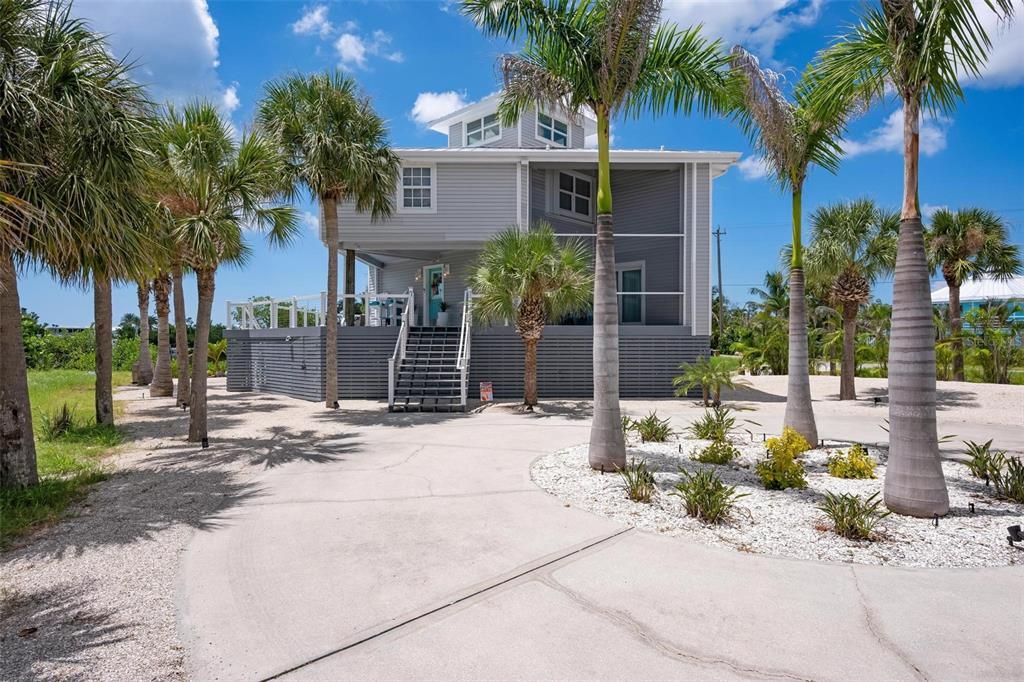 For Sale: $1,550,000 (3 beds, 3 baths, 2374 Square Feet)