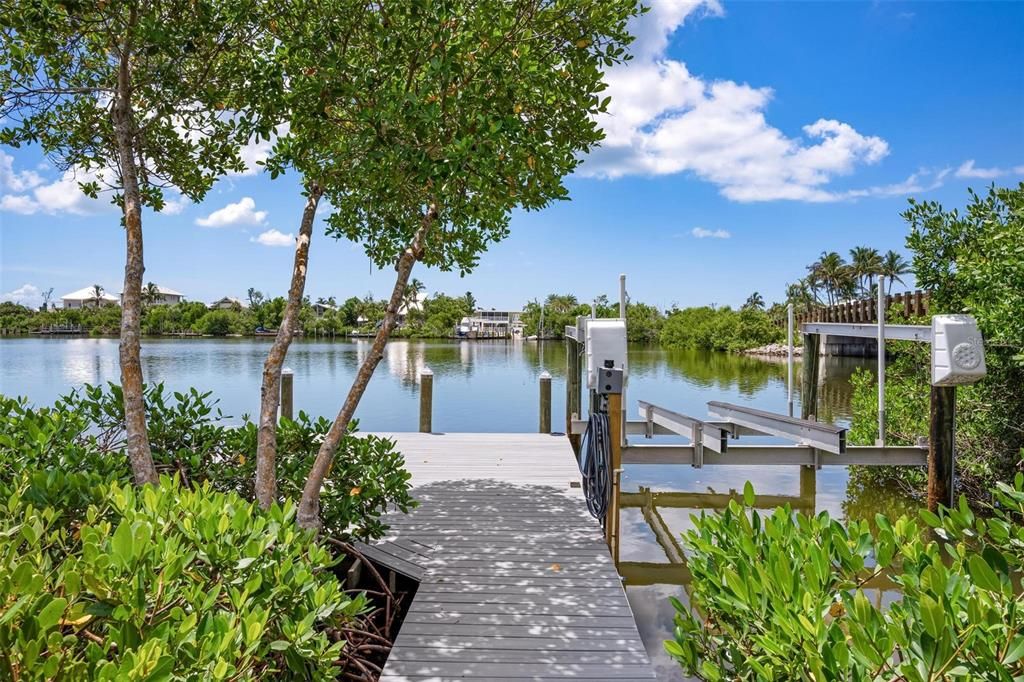 For Sale: $1,550,000 (3 beds, 3 baths, 2374 Square Feet)