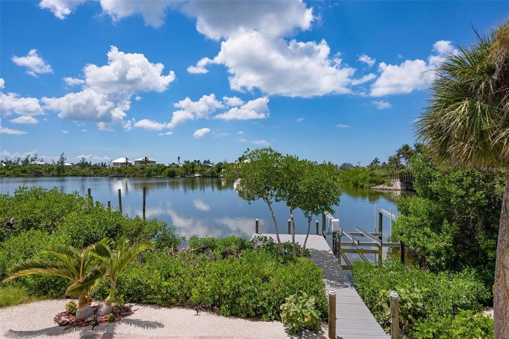 For Sale: $1,550,000 (3 beds, 3 baths, 2374 Square Feet)