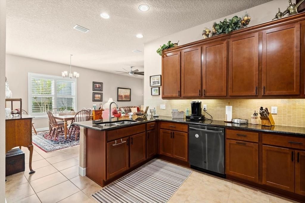 Active With Contract: $350,900 (2 beds, 2 baths, 1510 Square Feet)