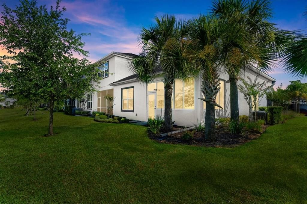 Active With Contract: $350,900 (2 beds, 2 baths, 1510 Square Feet)