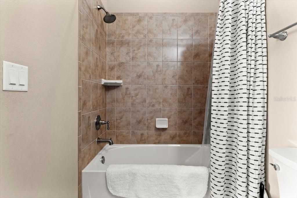 Active With Contract: $350,900 (2 beds, 2 baths, 1510 Square Feet)