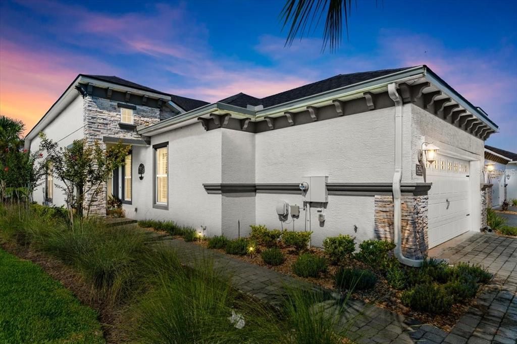 Active With Contract: $350,900 (2 beds, 2 baths, 1510 Square Feet)