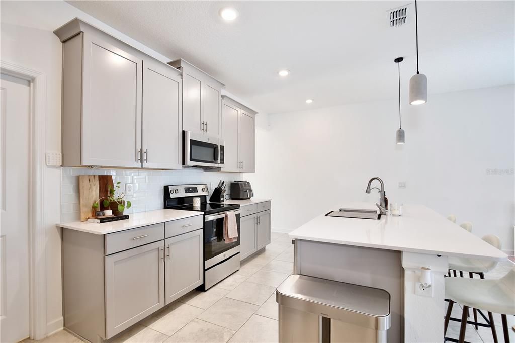 Active With Contract: $385,000 (3 beds, 2 baths, 1792 Square Feet)