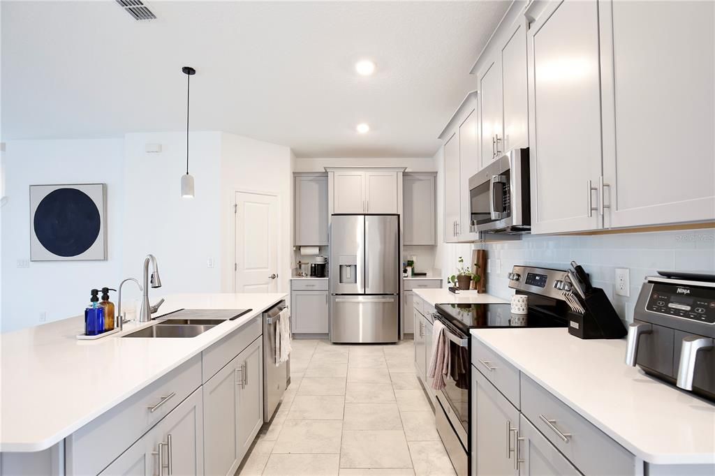 Active With Contract: $385,000 (3 beds, 2 baths, 1792 Square Feet)