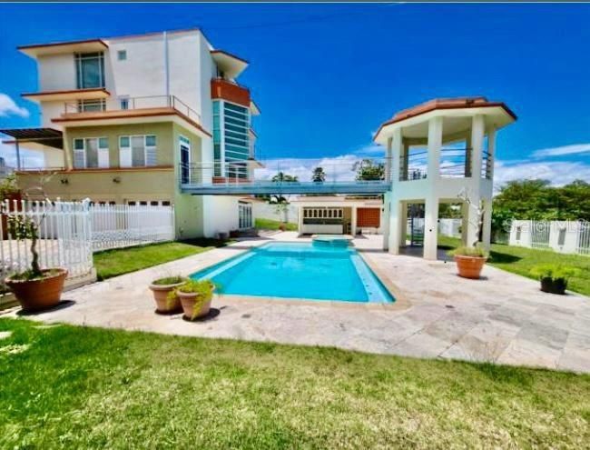 Недавно продано: $920,000 (6 спален, 7 ванн, 6000 Квадратных фут)