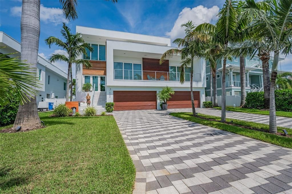 Vendido Recientemente: $3,395,000 (4 camas, 4 baños, 3532 Pies cuadrados)