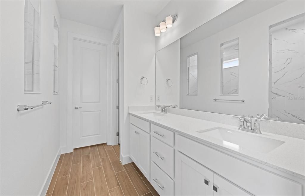 En Venta: $749,240 (5 camas, 4 baños, 4083 Pies cuadrados)