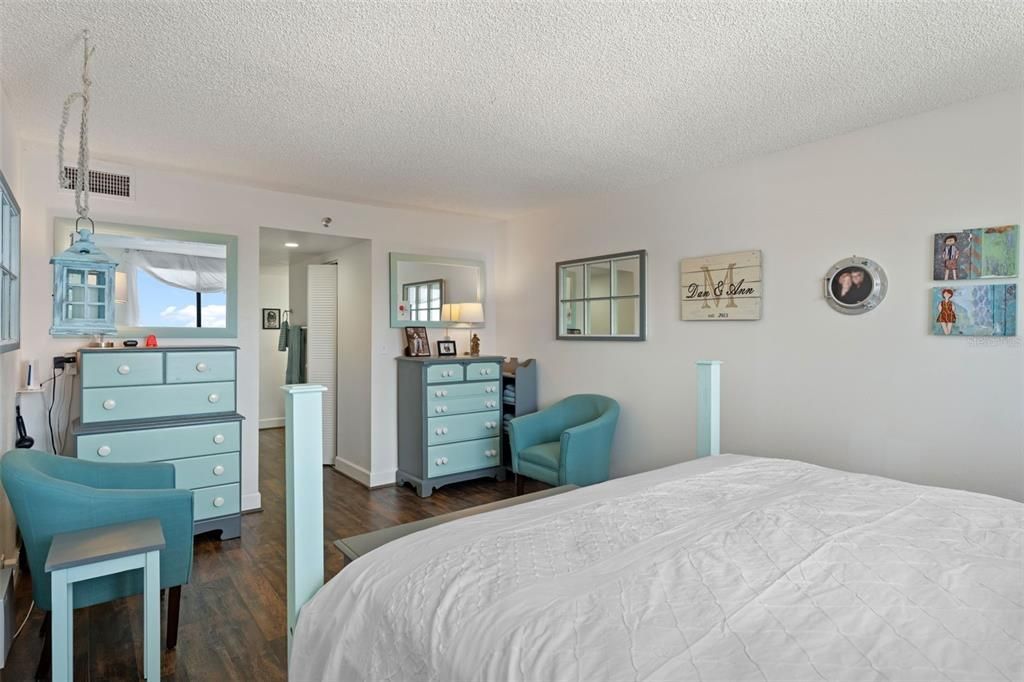 For Sale: $250,000 (2 beds, 2 baths, 1109 Square Feet)