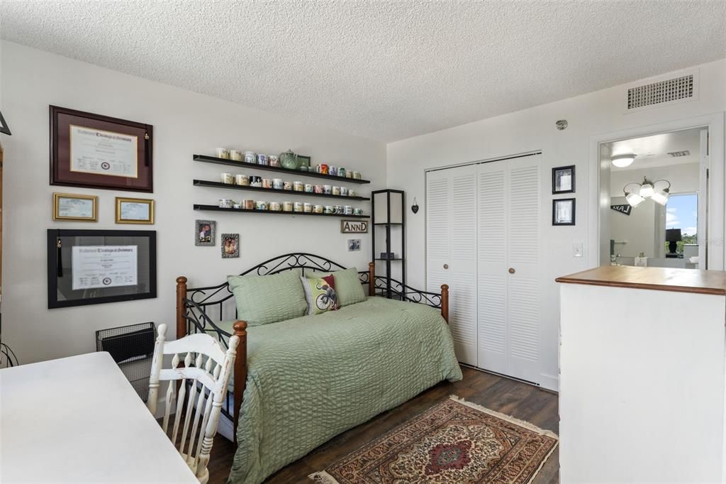 For Sale: $250,000 (2 beds, 2 baths, 1109 Square Feet)