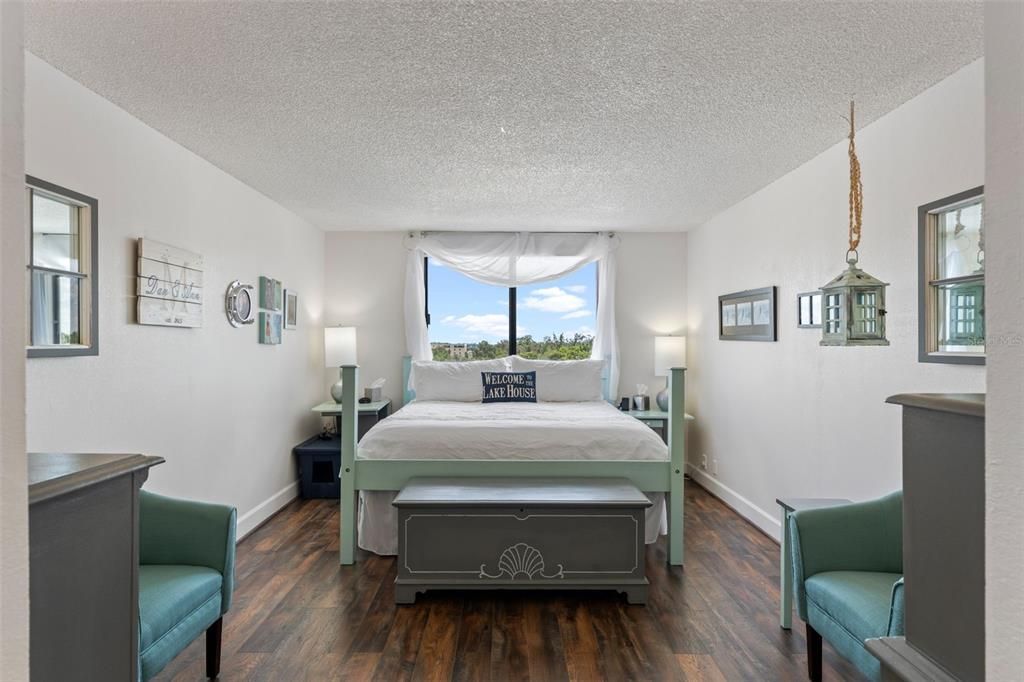 For Sale: $250,000 (2 beds, 2 baths, 1109 Square Feet)