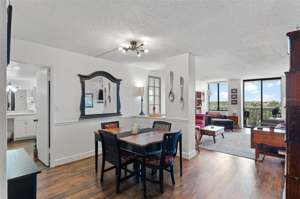 For Sale: $250,000 (2 beds, 2 baths, 1109 Square Feet)