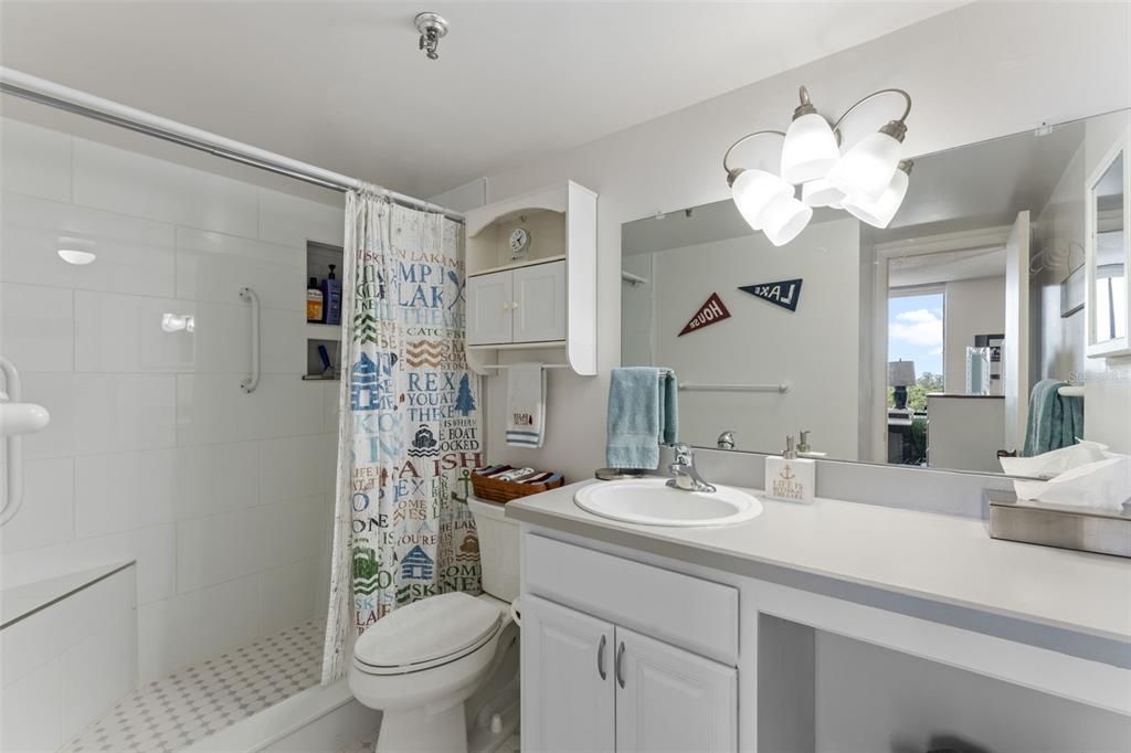 For Sale: $250,000 (2 beds, 2 baths, 1109 Square Feet)