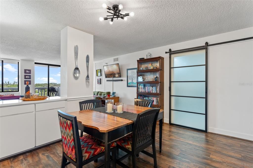 For Sale: $250,000 (2 beds, 2 baths, 1109 Square Feet)