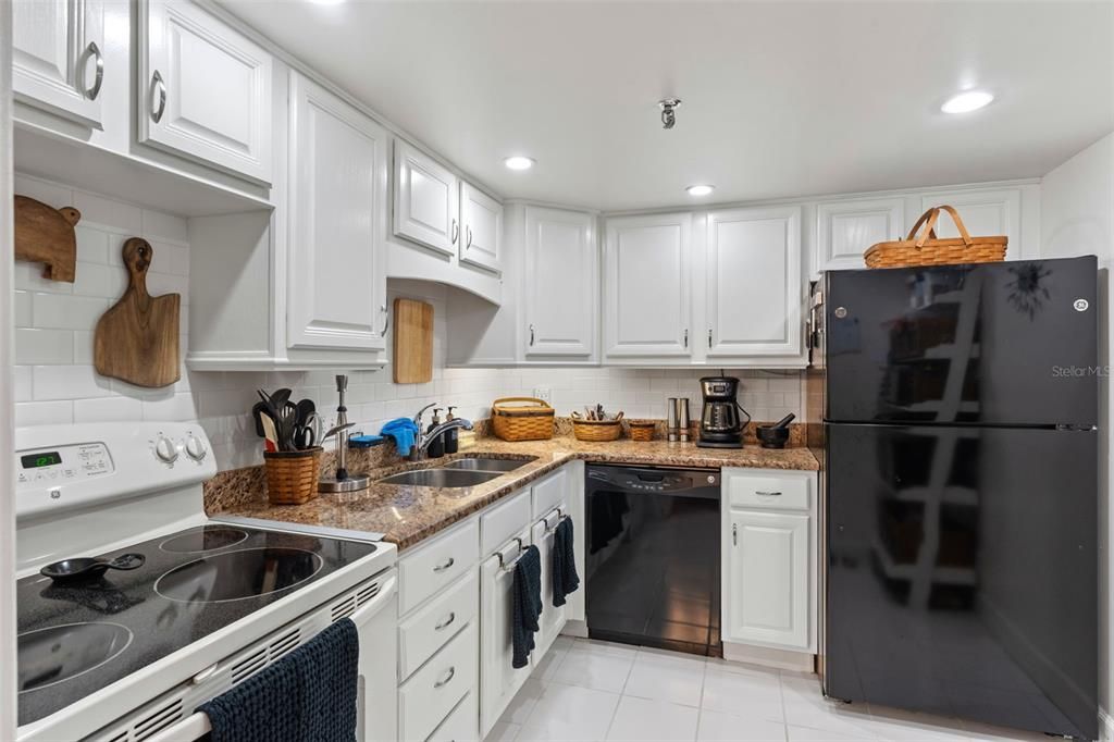 For Sale: $250,000 (2 beds, 2 baths, 1109 Square Feet)