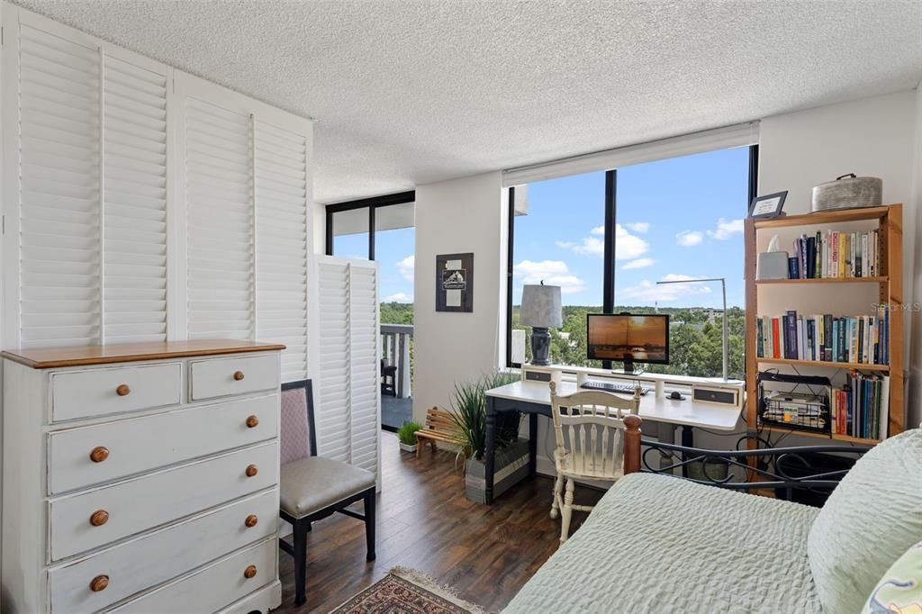 For Sale: $250,000 (2 beds, 2 baths, 1109 Square Feet)