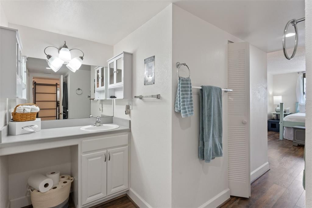 For Sale: $250,000 (2 beds, 2 baths, 1109 Square Feet)