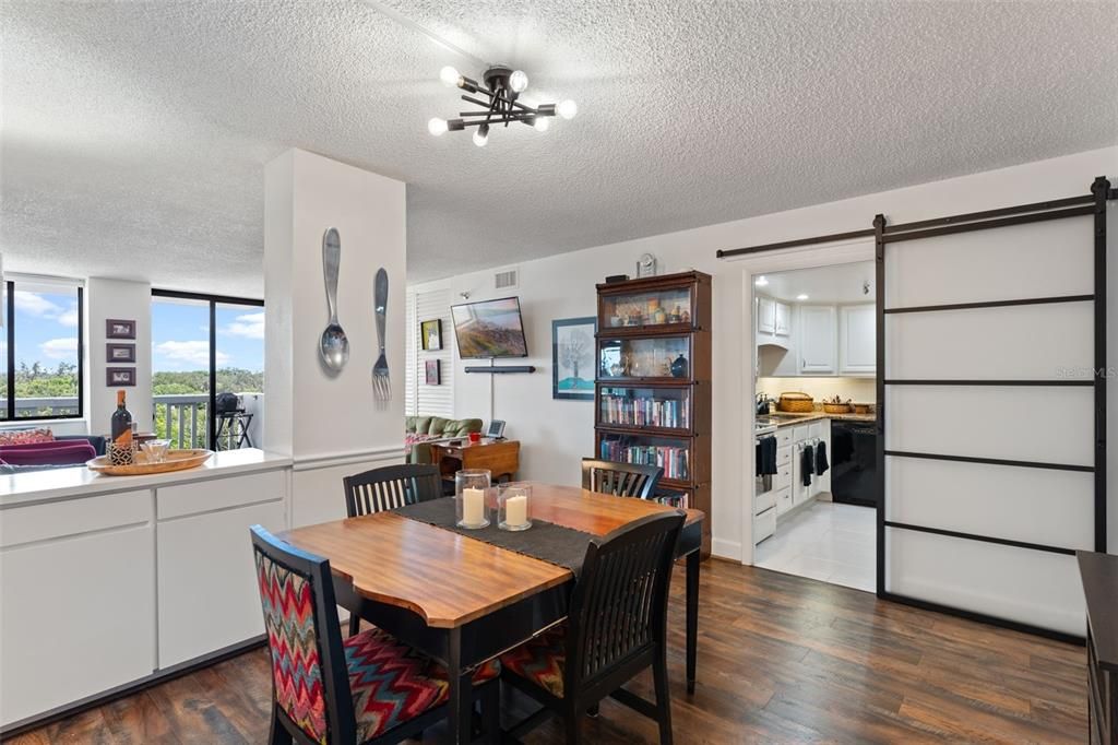 For Sale: $250,000 (2 beds, 2 baths, 1109 Square Feet)