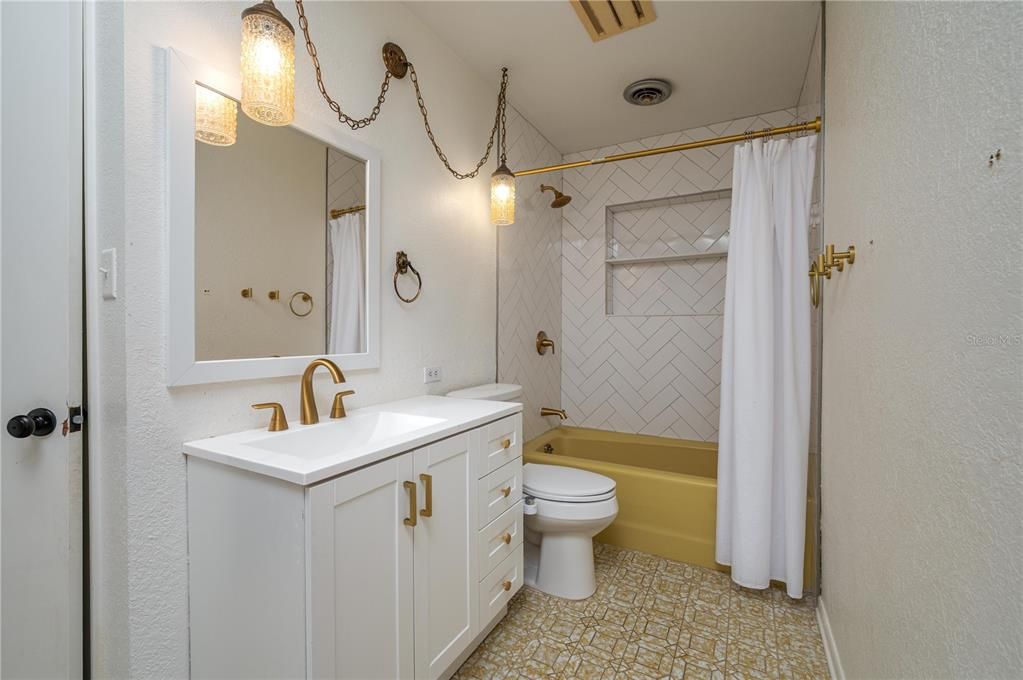 На продажу: $325,000 (3 спален, 2 ванн, 2536 Квадратных фут)