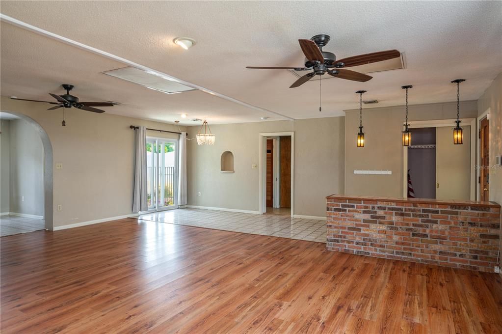 На продажу: $325,000 (3 спален, 2 ванн, 2536 Квадратных фут)