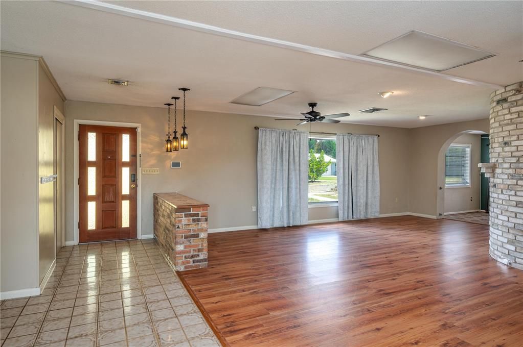 На продажу: $325,000 (3 спален, 2 ванн, 2536 Квадратных фут)