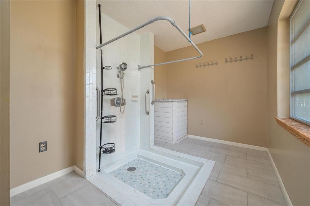 На продажу: $325,000 (3 спален, 2 ванн, 2536 Квадратных фут)