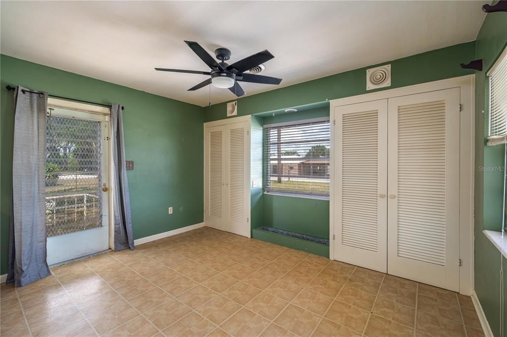 На продажу: $325,000 (3 спален, 2 ванн, 2536 Квадратных фут)