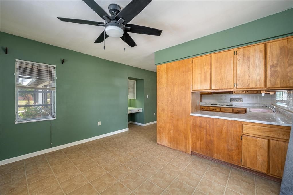 На продажу: $325,000 (3 спален, 2 ванн, 2536 Квадратных фут)