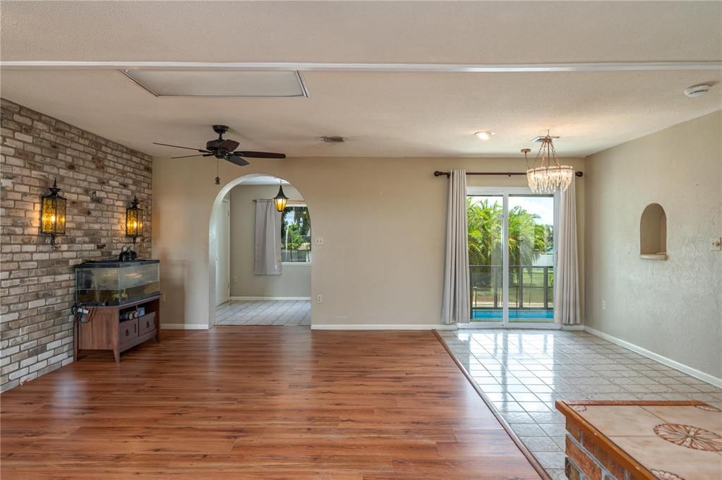 На продажу: $325,000 (3 спален, 2 ванн, 2536 Квадратных фут)