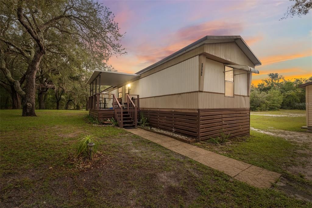 Active With Contract: $179,500 (3 beds, 2 baths, 924 Square Feet)