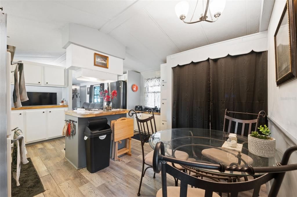 Active With Contract: $179,500 (3 beds, 2 baths, 924 Square Feet)