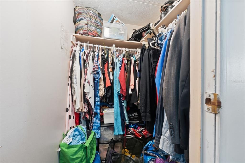 Active With Contract: $179,500 (3 beds, 2 baths, 924 Square Feet)