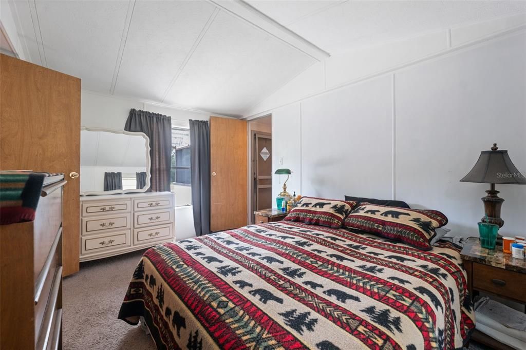 Active With Contract: $179,500 (3 beds, 2 baths, 924 Square Feet)