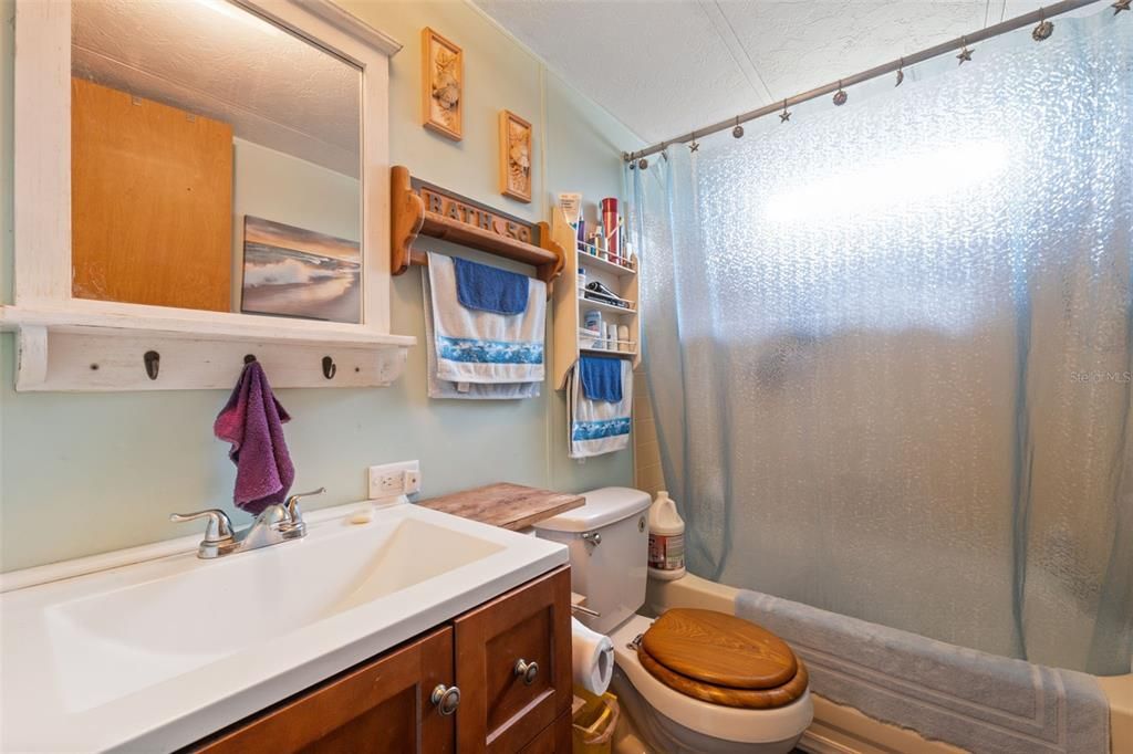 Active With Contract: $179,500 (3 beds, 2 baths, 924 Square Feet)