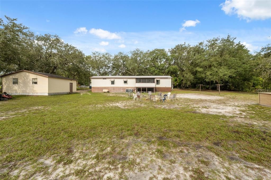 Active With Contract: $179,500 (3 beds, 2 baths, 924 Square Feet)