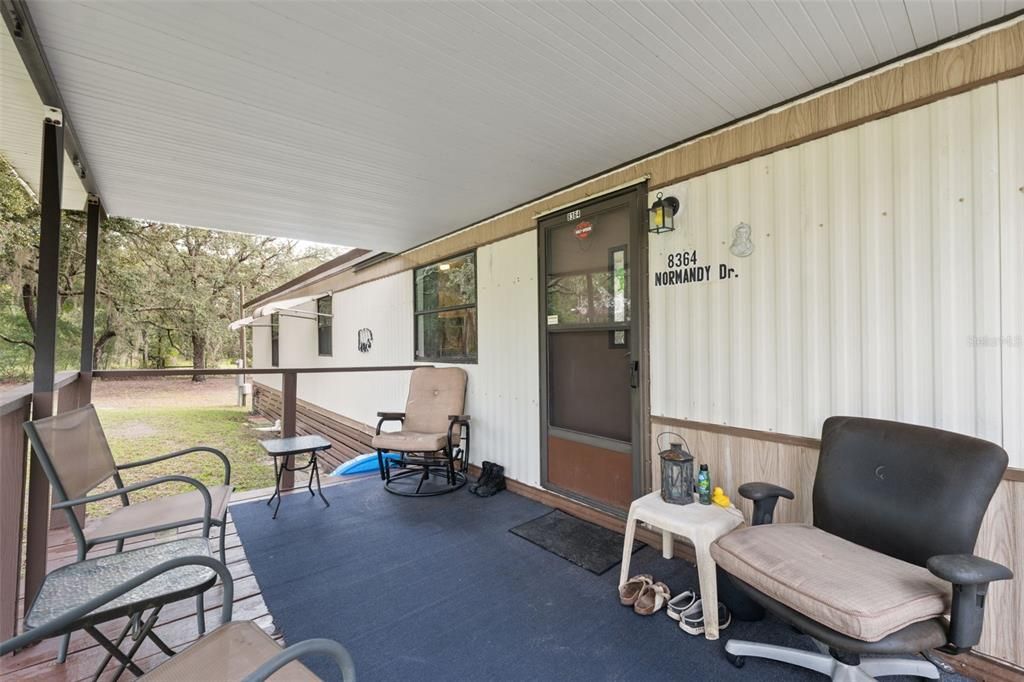 Active With Contract: $179,500 (3 beds, 2 baths, 924 Square Feet)