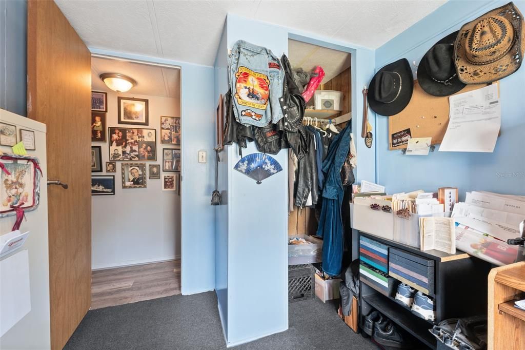 Active With Contract: $179,500 (3 beds, 2 baths, 924 Square Feet)