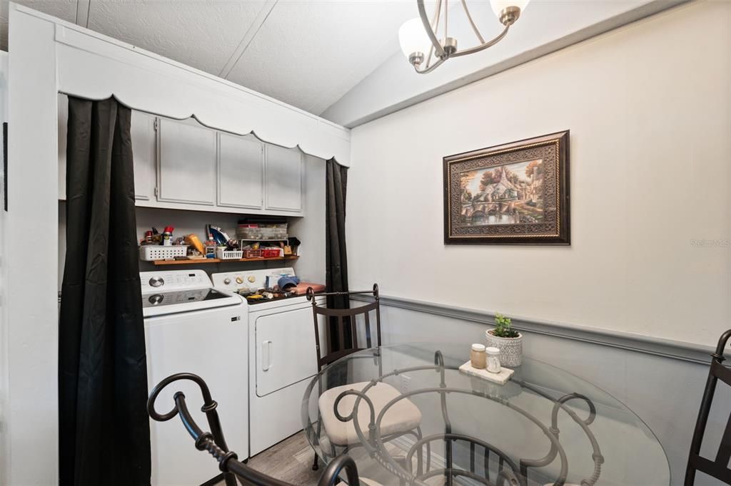 Active With Contract: $179,500 (3 beds, 2 baths, 924 Square Feet)